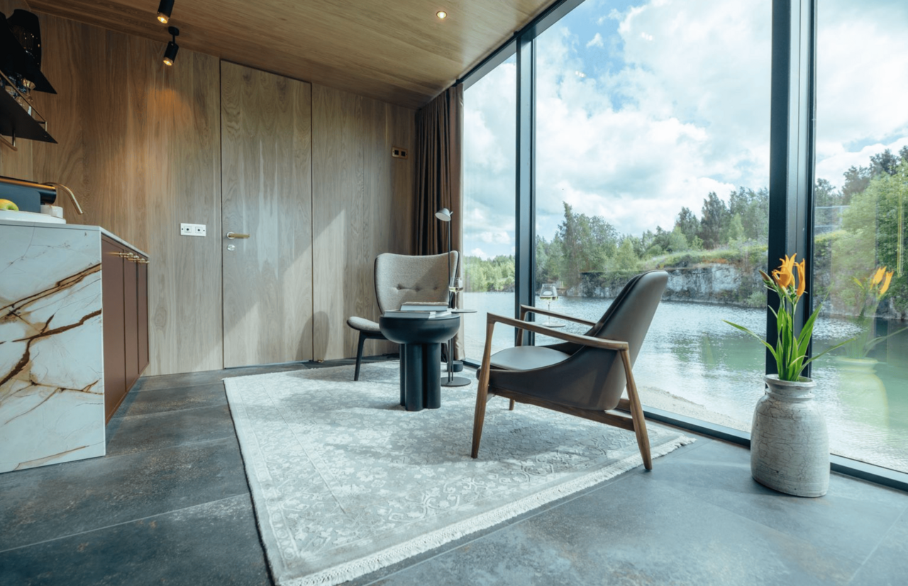 Jaan Parmask_The &Ouml;&Ouml;D Golden Ho_Wohnzimmer