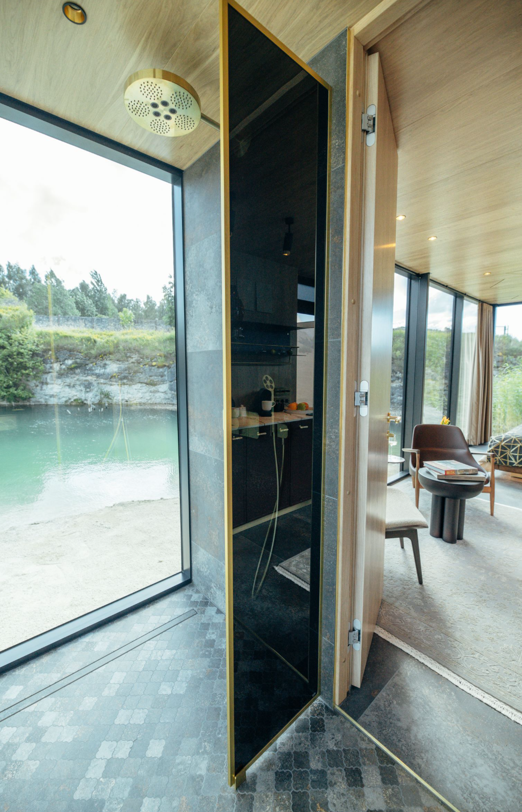 The &Ouml;&Ouml;D Golden House_Dusche