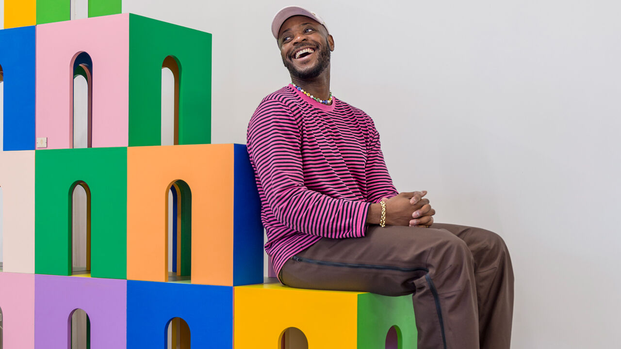 Designer Yinka Ilori im Portrait