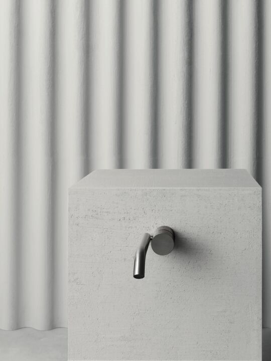 Fantini_Boffi_AboutWater_AA 27_Michael Anastassiades_Wandtischmischer, geb&uuml;rsteter Edelstahl