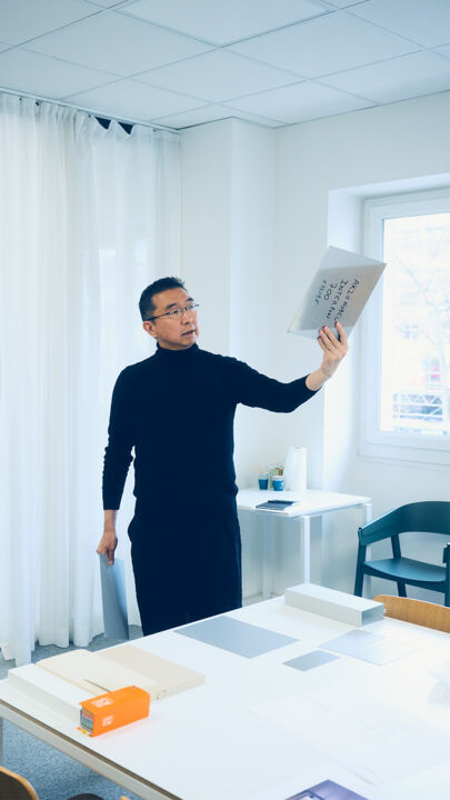 Sou Fujimoto in seinem Architekurbüro in Paris