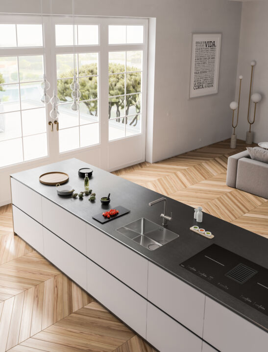 Küche mit schwarzer Arbeitsplatte von Franke