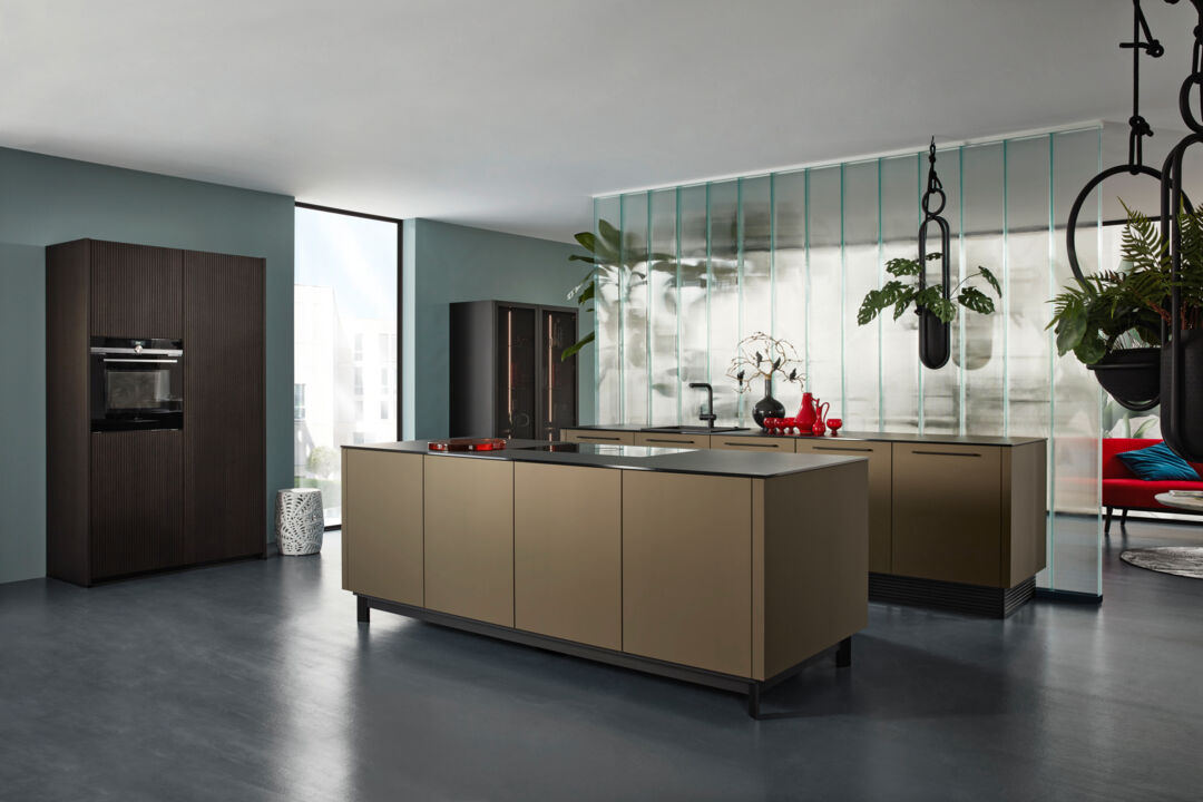 edle, moderne K&uuml;che von Nolte mit Fronten neoPURE