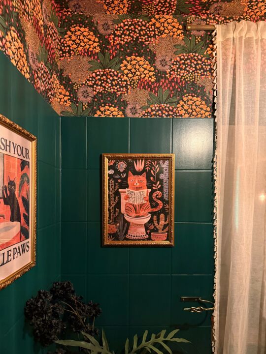 so_schoen_neu-badezimmer-gruen-mit-wald-sts-tapete-pamela-nachher